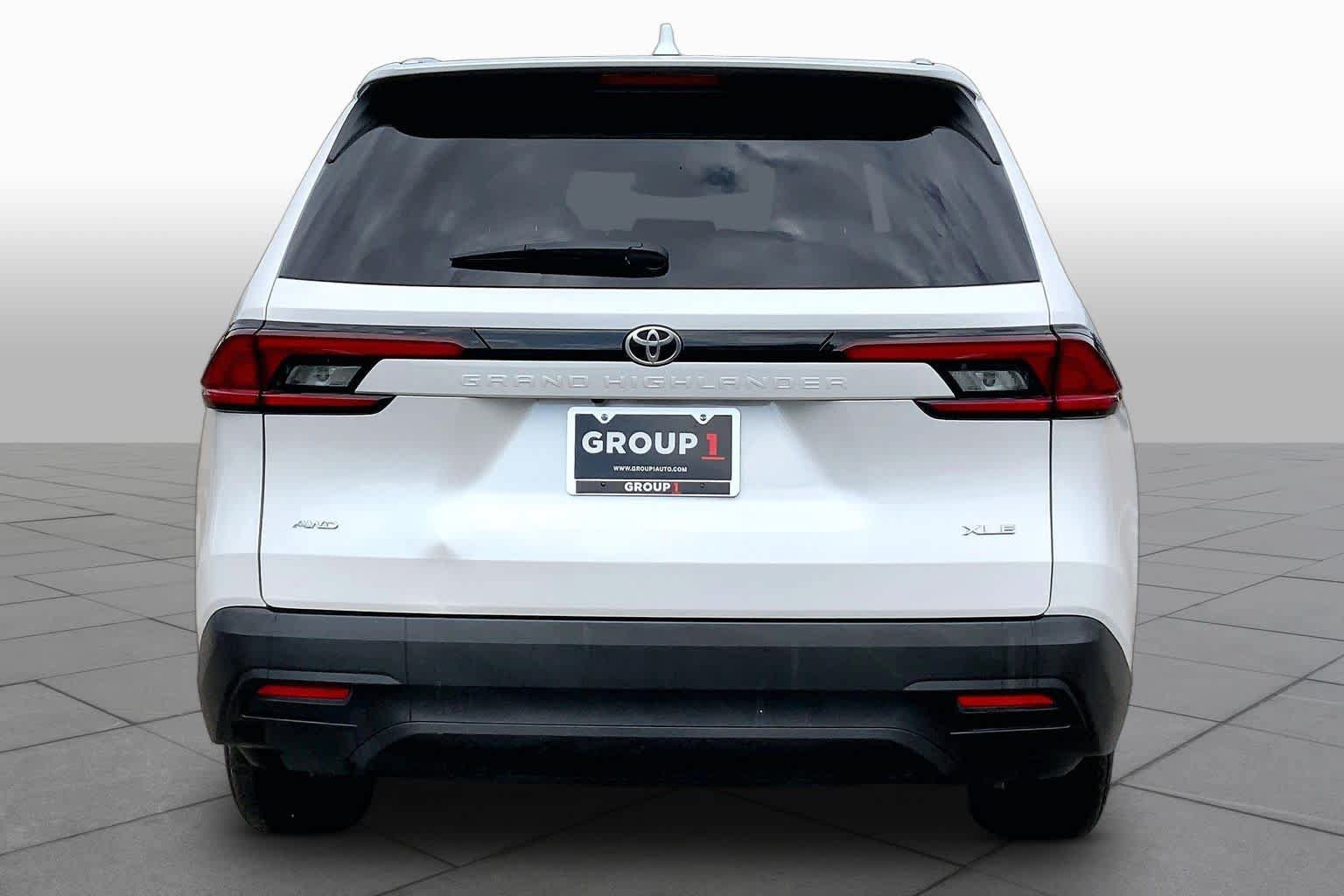 Used 2025 Toyota Grand Highlander AWD image 5