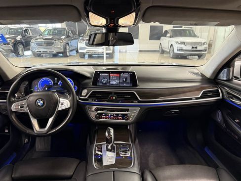 Used 2018 BMW 750i RWD image 13