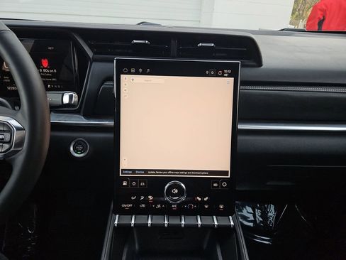 Used 2025 GMC Terrain Elevation image 16