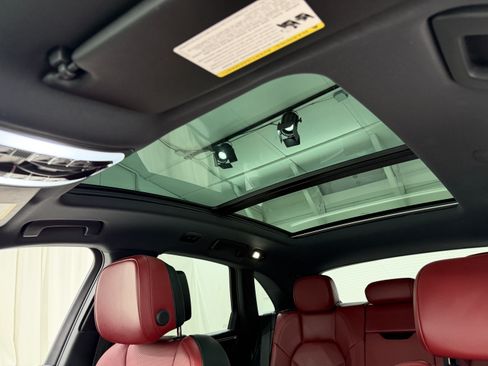 Certified 2023 Porsche Macan S AWD/4WD image 34