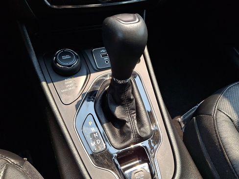 Used 2020 Jeep Cherokee Limited AWD/4WD image 14