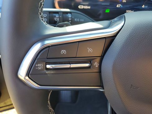 Used 2026 Chevrolet Equinox EV LT image 28