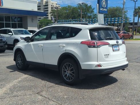Used 2017 Toyota RAV4 LE FWD image 6