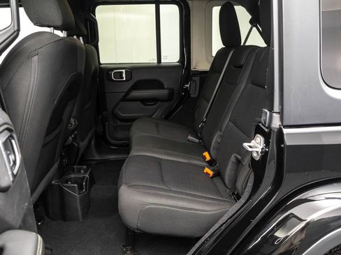 Used 2020 Jeep Wrangler Unlimited Sahara image 22