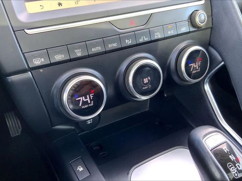Used 2018 Jaguar E-PACE SE image 68