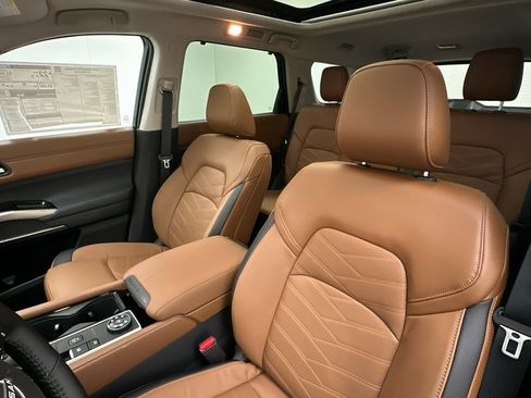 New 2025 Nissan Pathfinder Platinum w/ Cargo Package image 9