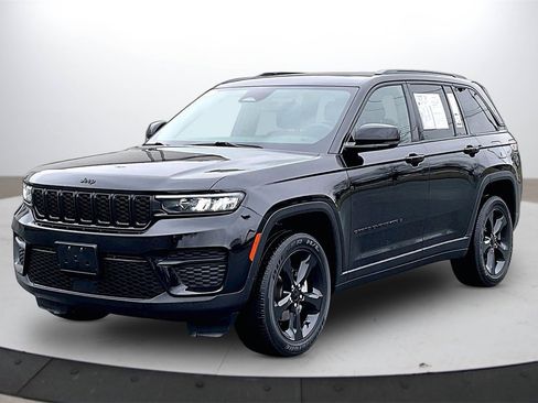 Certified 2023 Jeep Grand Cherokee Altitude image 4