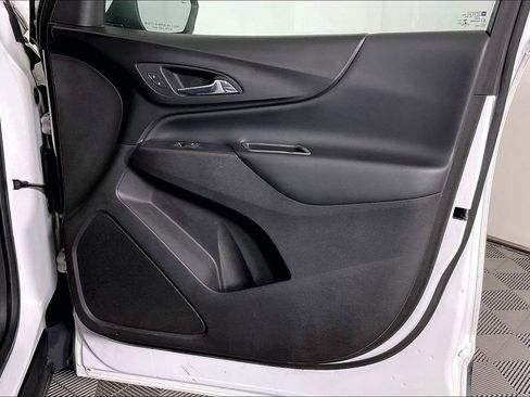 Used 2018 Chevrolet Equinox LT image 25
