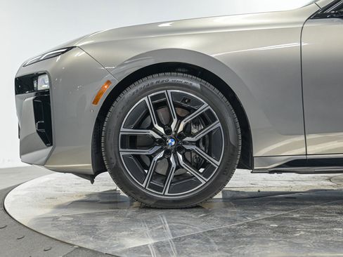 Used 2025 BMW 740i xDrive 740i xDrive image 3