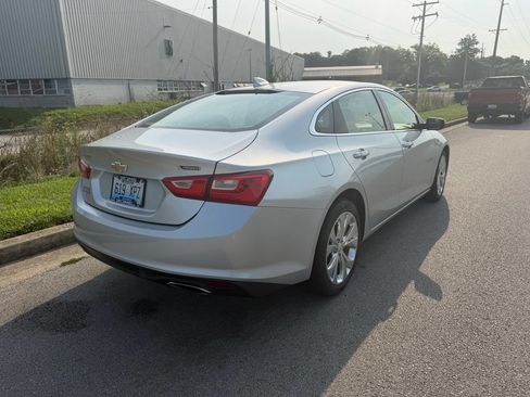 Used 2018 Chevrolet Malibu Premier FWD image 4