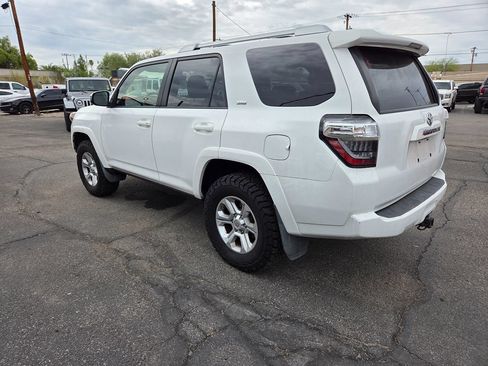 Used 2018 Toyota 4Runner SR5 AWD/4WD image 5