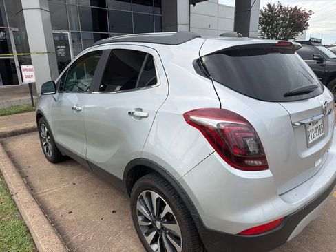 Used 2022 Buick Encore Preferred FWD image 2