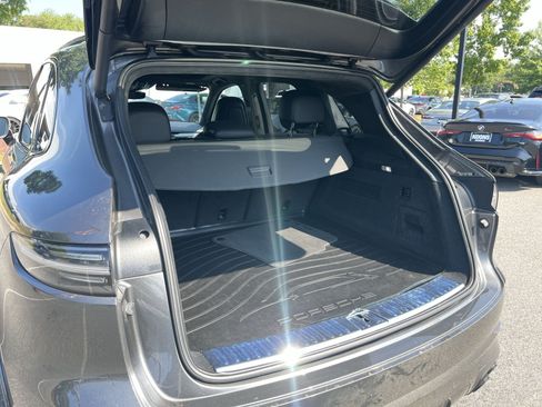 Used 2020 Porsche Cayenne Turbo AWD/4WD image 25