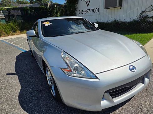 Used 2009 Nissan 370Z Touring image 2