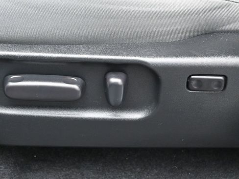 Certified 2022 Toyota Tacoma SR5 AWD/4WD image 10
