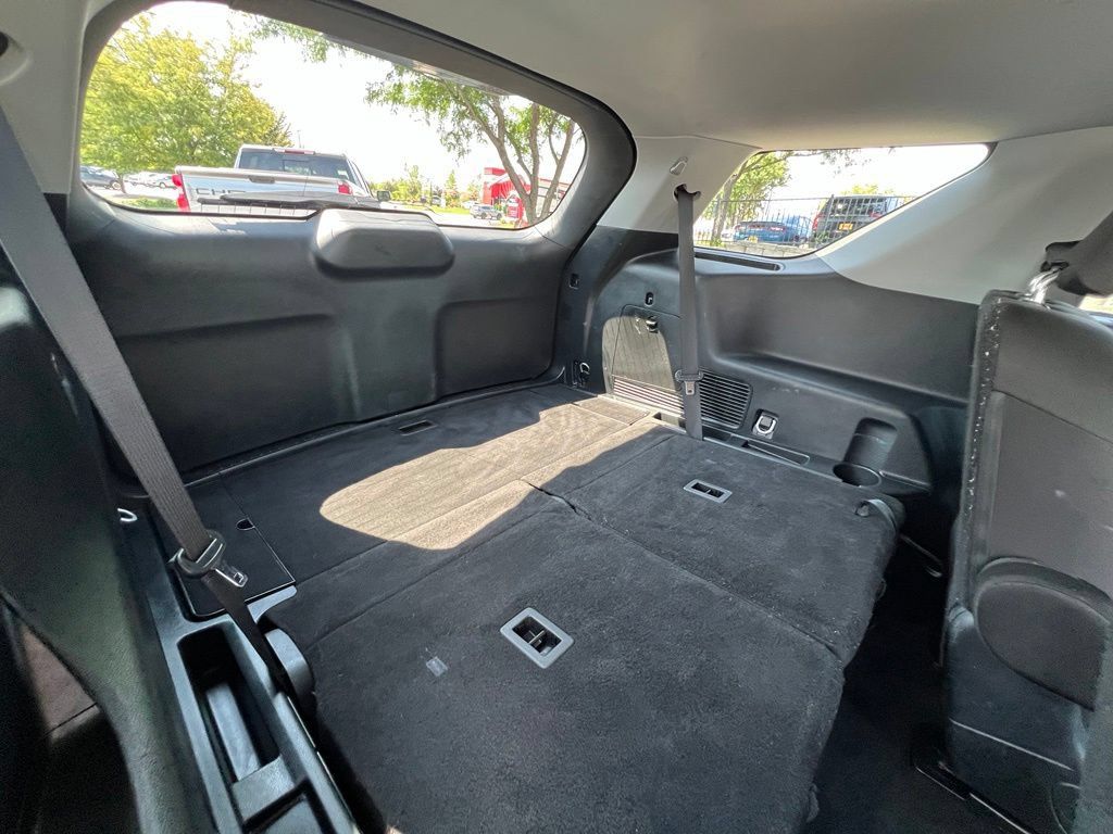 Used 2024 Ford Explorer XLT AWD/4WD image 27