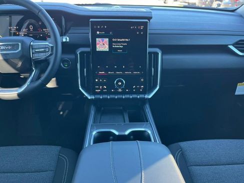 New 2026 GMC Acadia Elevation image 18