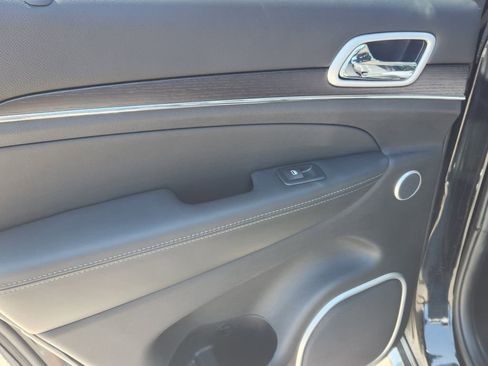 Used 2019 Jeep Grand Cherokee Summit AWD/4WD image 12