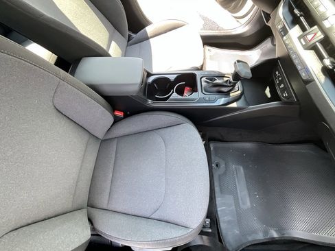 Used 2025 Kia K4 LXS image 33