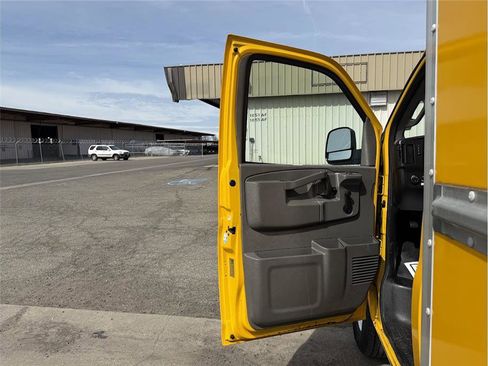 Used 2020 GMC Savana 3500 Extended w/ Driver Convenience Package image 12