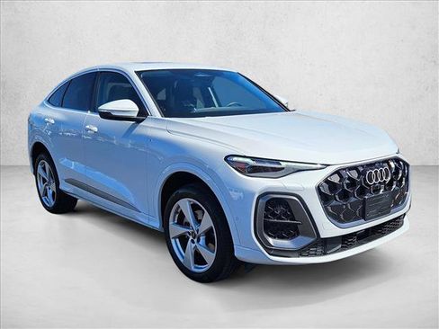 Used 2025 Audi Q5 Premium Plus w/ Premium Plus AWD/4WD image 3
