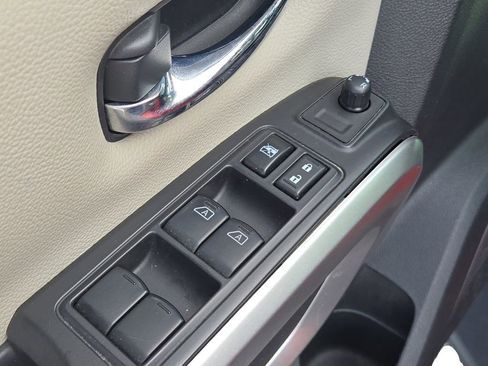 Used 2021 Nissan Titan SV w/ Accessory Utility Package image 16