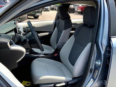 Used 2021 Toyota Corolla LE image 7