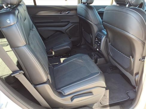 New 2025 Jeep Grand Cherokee L Altitude AWD/4WD image 9