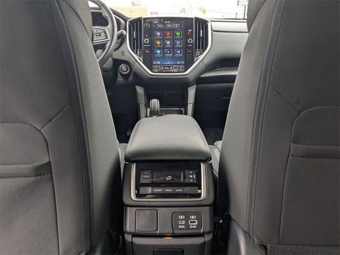 Used 2025 Subaru Ascent Premium image 32