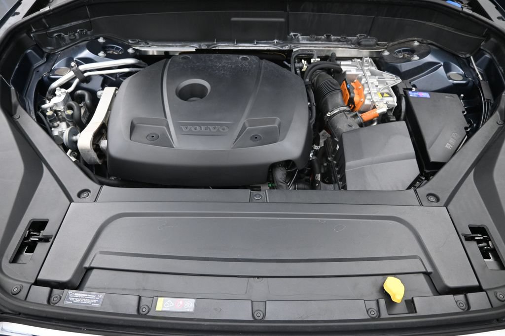 Certified 2025 Volvo XC90 T8 Plus w/ Protection Package Premier AWD/4WD image 13