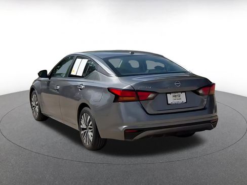 Used 2025 Nissan Altima 2.5 SV FWD image 11