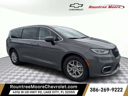 Used 2023 Chrysler Pacifica Touring-L FWD image 1