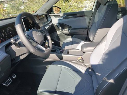 New 2026 Volkswagen Tiguan SE R-Line image 19