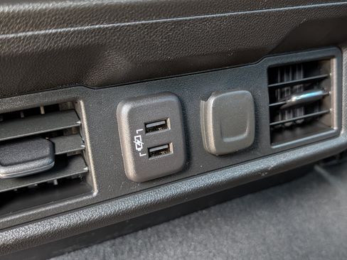 Used 2022 Chevrolet Silverado 1500 LT AWD/4WD image 13