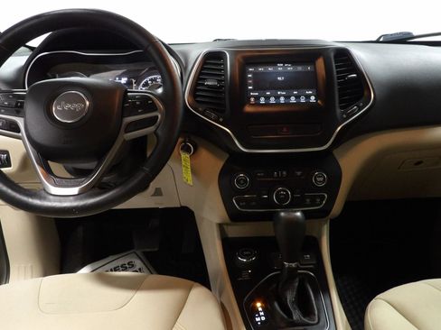 Used 2019 Jeep Cherokee Latitude w/ Cold Weather Group AWD/4WD image 11