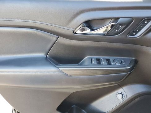 Used 2022 GMC Acadia SLT w/ Elevation Edition image 16