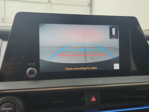 Used 2024 Toyota Prius XLE FWD image 27
