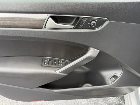 Used 2016 Volkswagen Passat 1.8T SE FWD image 8