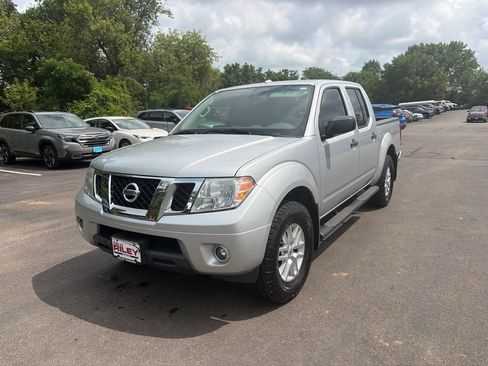 Used 2017 Nissan Frontier SV w/ SV Value Truck Package AWD/4WD image 4