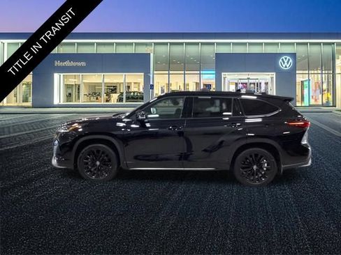 Used 2023 Toyota Highlander XSE AWD/4WD image 2