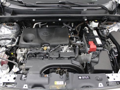 Used 2021 Toyota RAV4 LE image 9