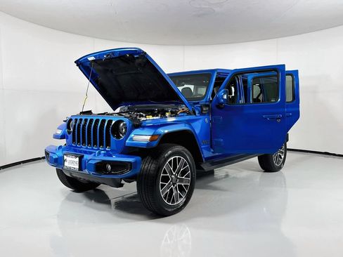 Used 2023 Jeep Wrangler Unlimited Sahara AWD/4WD image 21