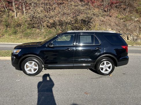 Used 2018 Ford Explorer XLT w/ Equipment Group 201A image 4