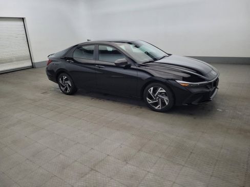 Used 2025 Hyundai Elantra Sport FWD image 11