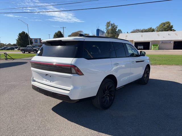 New 2025 Lincoln Navigator Reserve w/ Jet Appearance Package AWD/4WD image 6