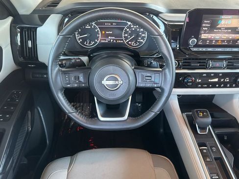 Used 2024 Nissan Pathfinder SV w/ SV Premium Package FWD image 13