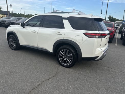 Certified 2023 Nissan Pathfinder SL w/ SL Premium Package image 7