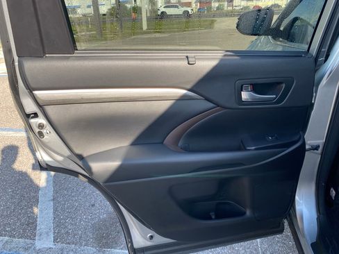 Used 2018 Toyota Highlander Limited image 23