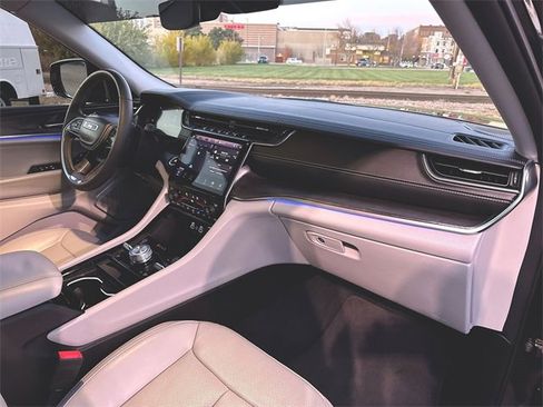 Used 2023 Jeep Grand Cherokee Overland image 30