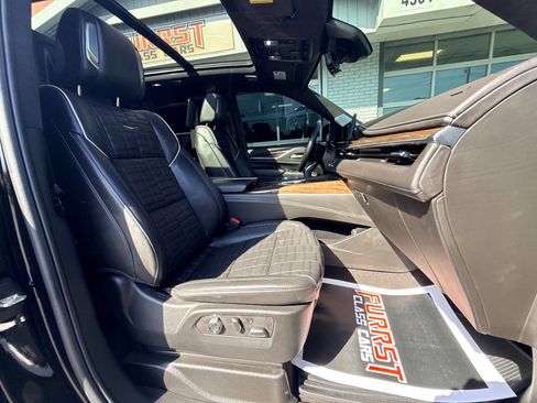 Used 2024 Cadillac Escalade ESV Sport Platinum w/ LPO, ONYX Package AWD/4WD image 46